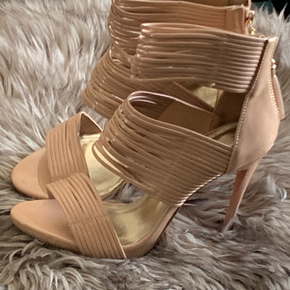 Liliana Shoes Nude patent  leather strappy heels